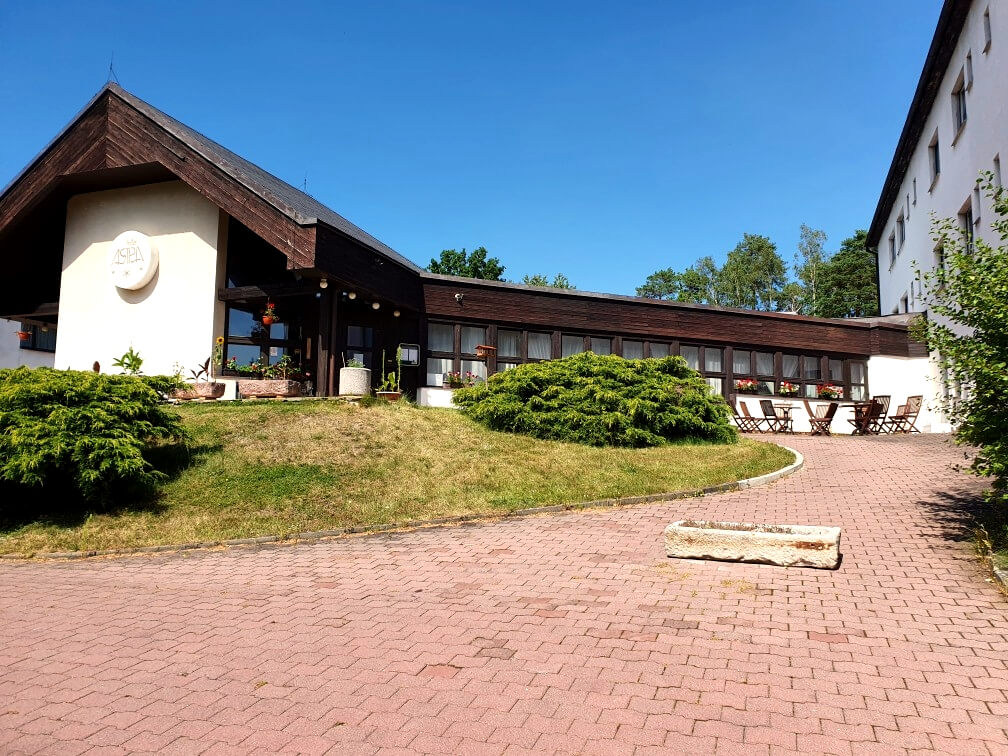 Okolí Hotelu Astra Srby Kladno (1)